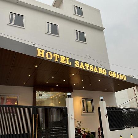 Hotel Satsang Grand Varanasi Exterior foto